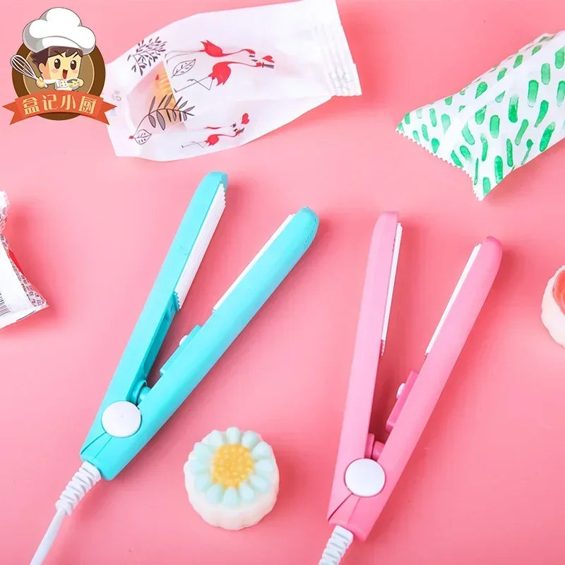 Mini Portable Heat Sealing Machine Food Vacuum Sealer Seal Packing Plastic Impulse Sealer Household Bag Clips Handheld Packing