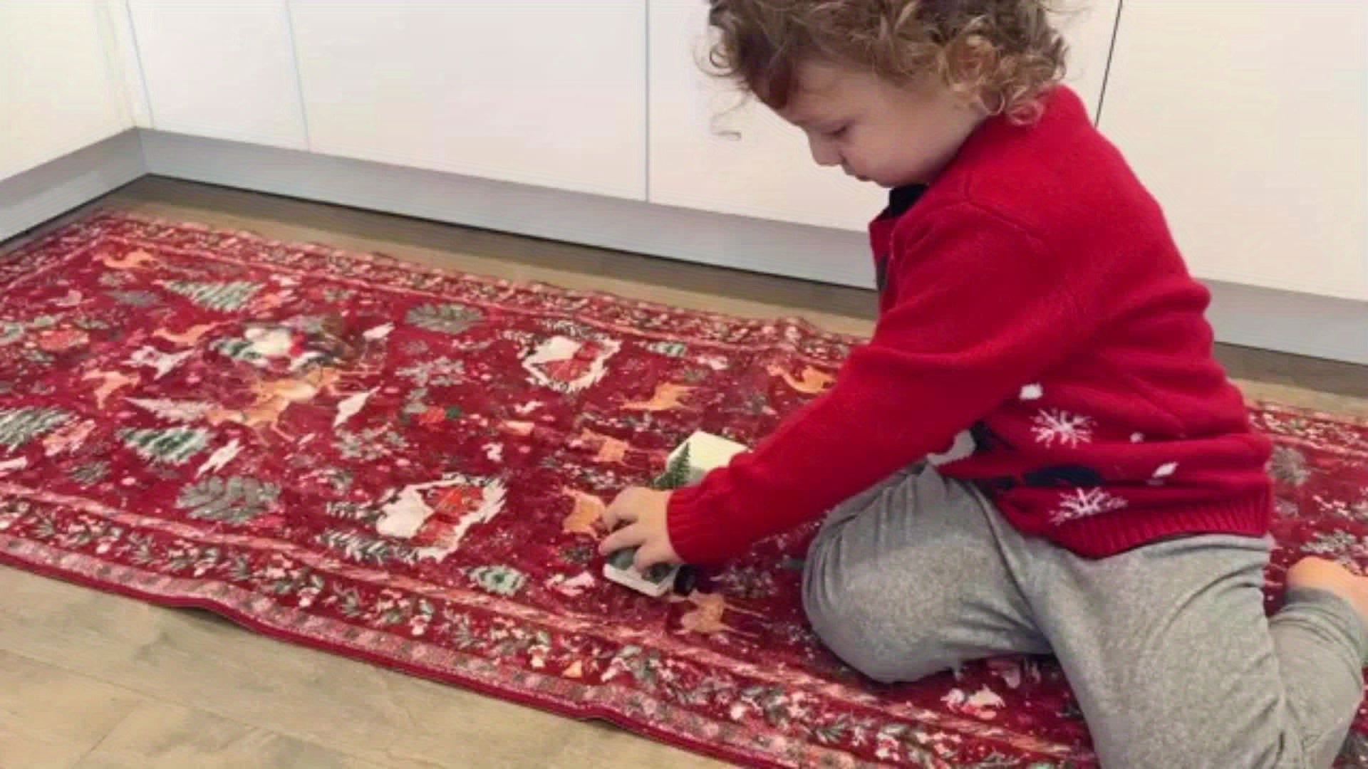 Christmas Running Mat 24x71in Red Running Mat, Suitable for Hallway, Kitchen Mat, Washable Mat, Soft Christmas Tree Santa Claus Running Mat, Used for Bathroom Bedside Holiday Decoration (Red and Green), Christma Carpet Runner